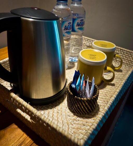 اتاق لوکس با چشم‌انداز استخر, Umadewi Surf & Retreat