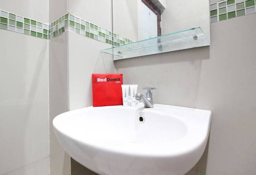 חדר משפחתי, Reddoorz Plus @ Timoho