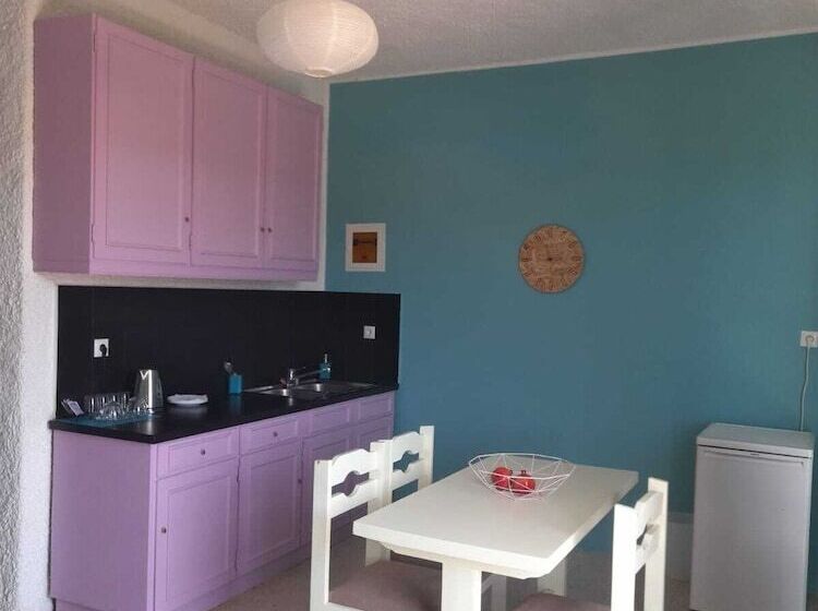 Полулюкс с Балконом, The Bongos   Socially Conscious Rooms, Part Of The Room Rate Goes To Charity