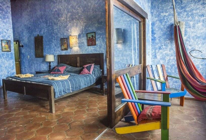 سوییت لوکس, La Iguana Perdida   Hostel