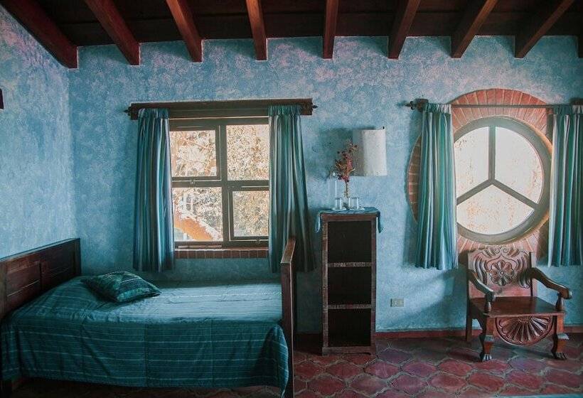 سوییت لوکس, La Iguana Perdida   Hostel