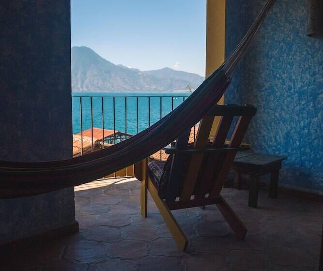 سوییت لوکس, La Iguana Perdida   Hostel