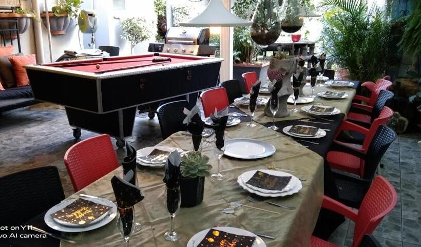 Студия Стандарт, Mitchell S Guesthouse