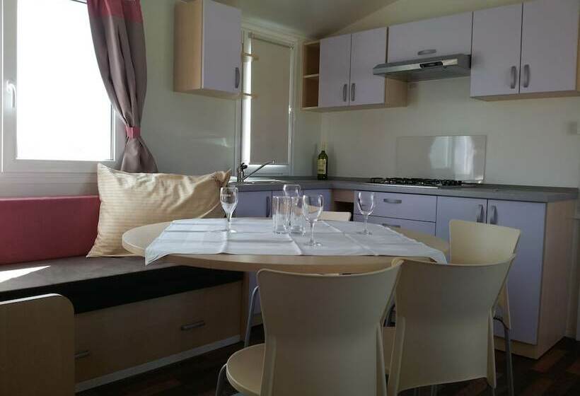 خانه 3 خوابه, Mobile Homes Peroš