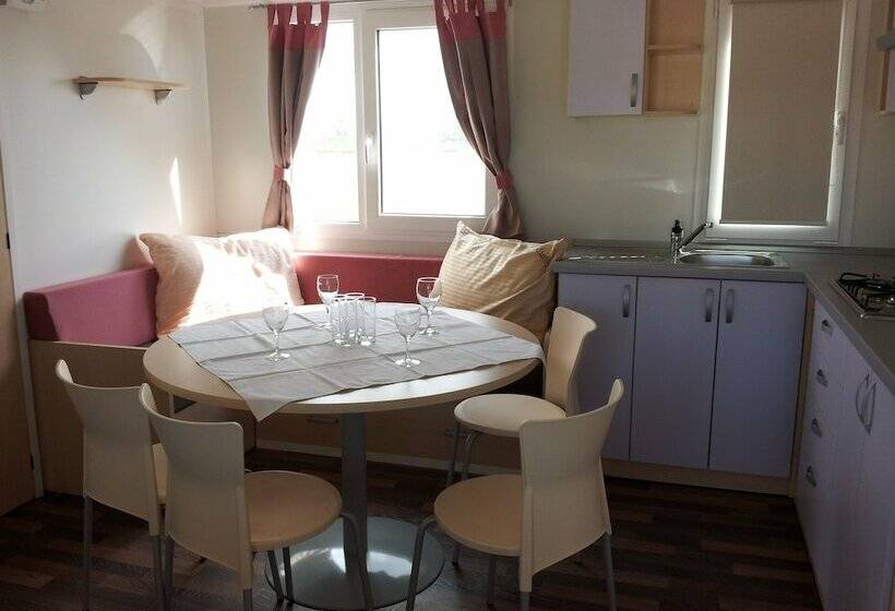 خانه 3 خوابه, Mobile Homes Peroš
