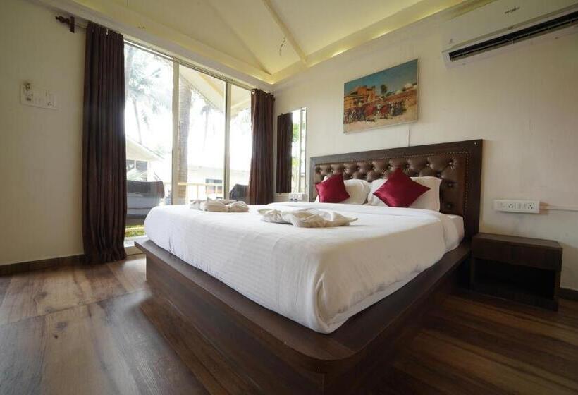豪华海景房带阳台, Sunset & Waves Resort
