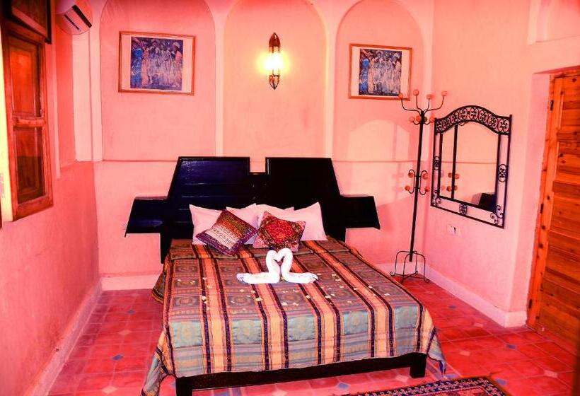 Номер Стандарт, Latifa House