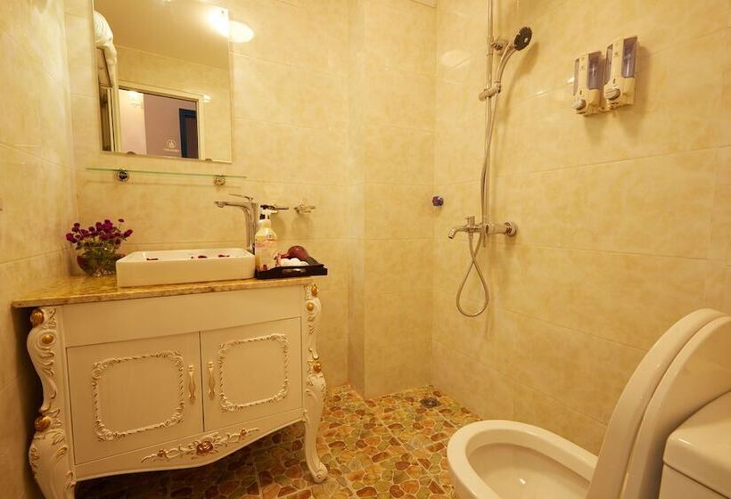 اتاق لوکس سه تخته, Lucky Budda Inn Villa