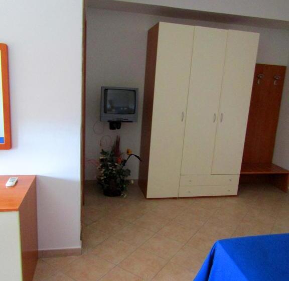 Номер Стандарт Трехместный, Grand Hostel Calabria