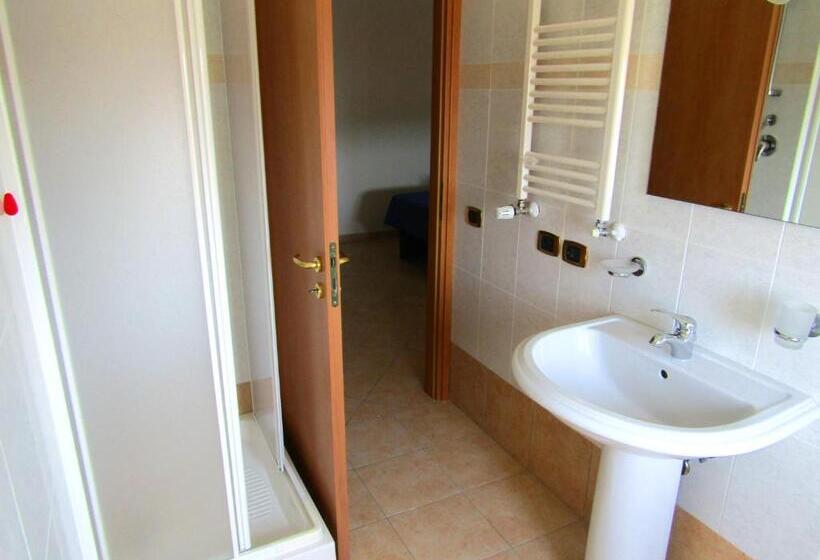 Четырехместный Номер Стандарт, Grand Hostel Calabria