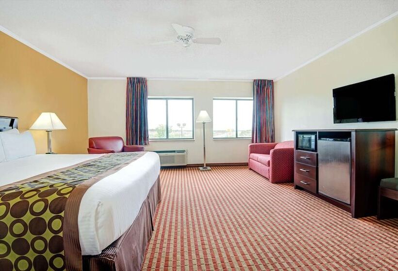 Люкс, Days Inn & Suites By Wyndham Kansas City   Chiefs Arrowhead Stadium