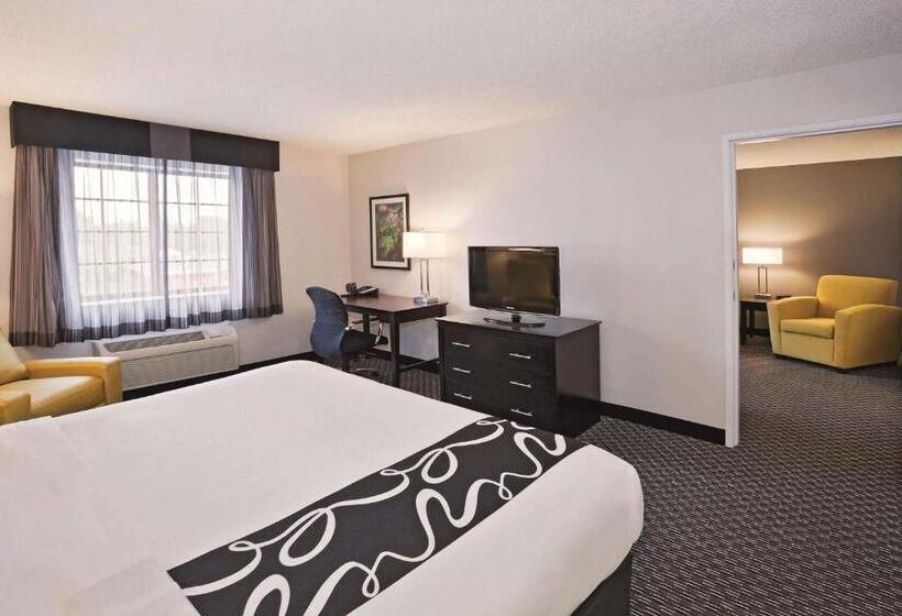 스위트 킹사이즈 침대, La Quinta By Wyndham Cleveland Macedonia