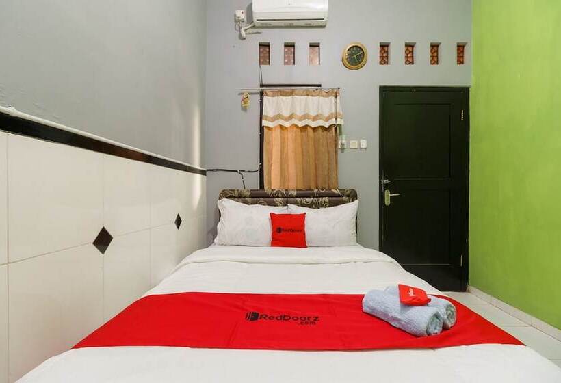 Номер Стандарт, Reddoorz Syariah Near Ciledug Station