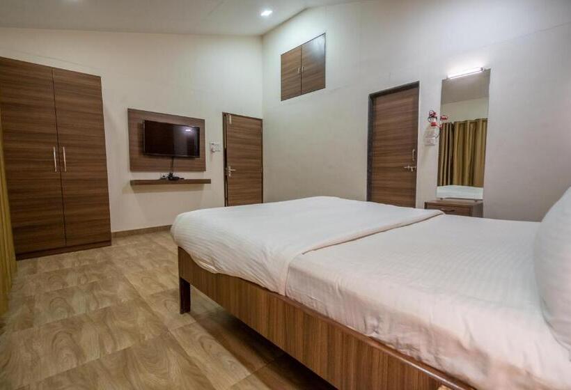ویلای 3 خوابه, Green Velvet Resort Near Pawna Lake
