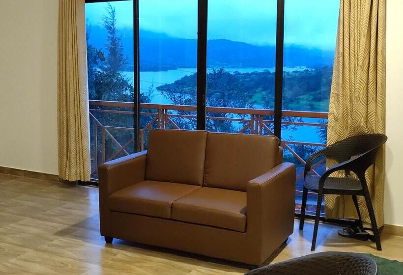 ویلای 3 خوابه, Green Velvet Resort Near Pawna Lake