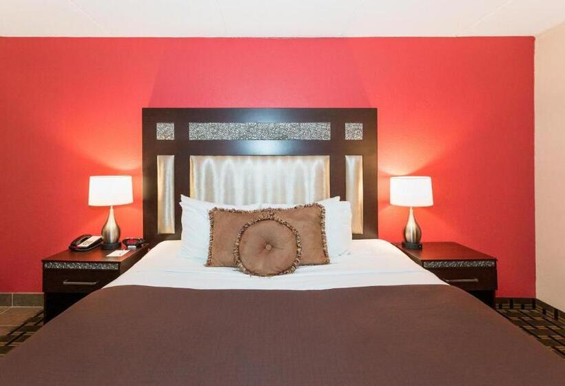 Люкс Superior 2 Спальни, Ramada By Wyndham Plymouth Hotel & Conference Center