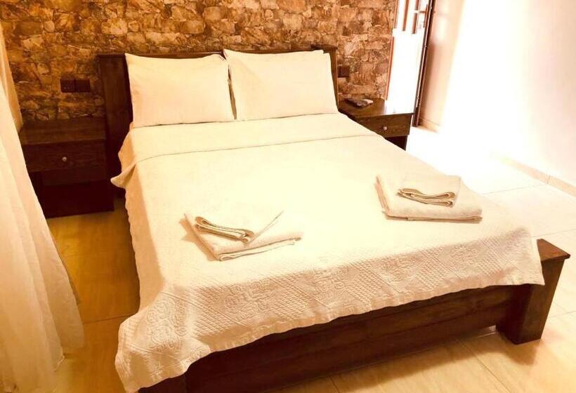 חדר לארבעה סטנדרטי עם נוף לגינה, Paradise Karpaz Hotel & Restaurant