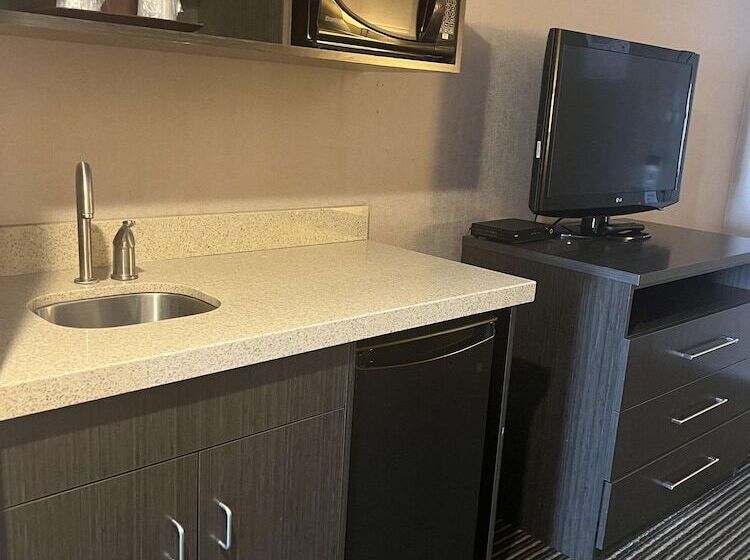 Люкс, Best Western Plus Rama Inn & Suites