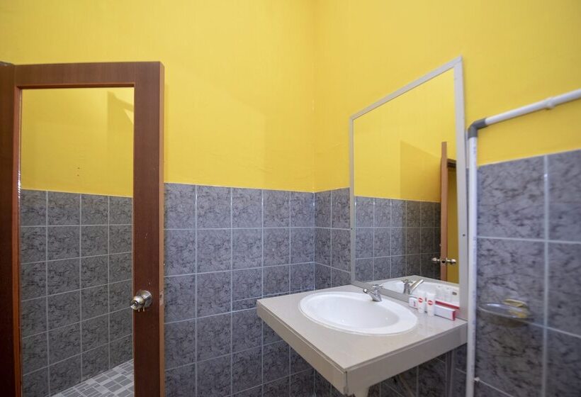 Люкс Повышенной Комфортности, Oyo 1164 Edotel Smkn 2 Tanjung Pinang