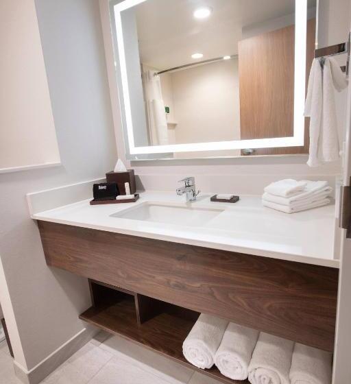 キングサイズベッドのスタンダードルーム, Fairfield By Marriott Edmonton International Airport