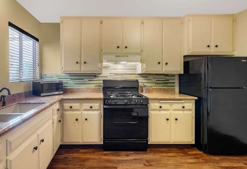 Люкс, Carlton Oaks Lodge, Ascend Hotel Collection