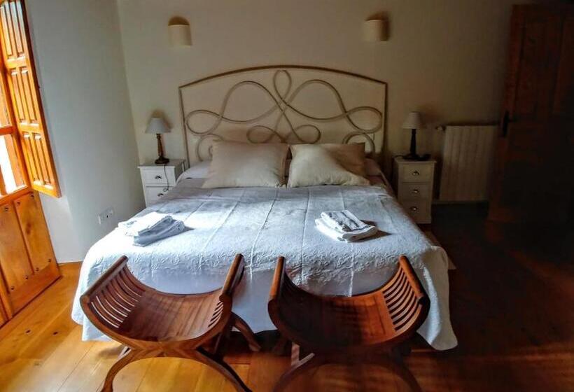 Family Suite, Trisileja En Novales
