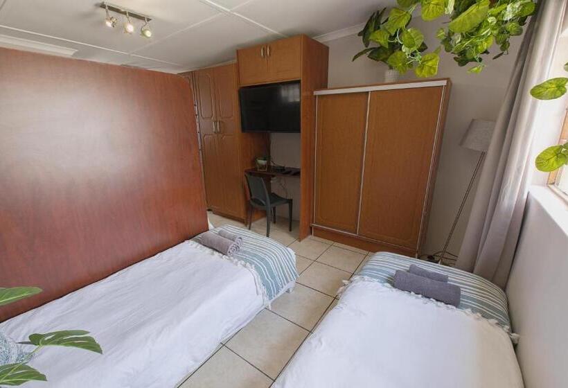 Семейный Номер, Royal Palms Guest House