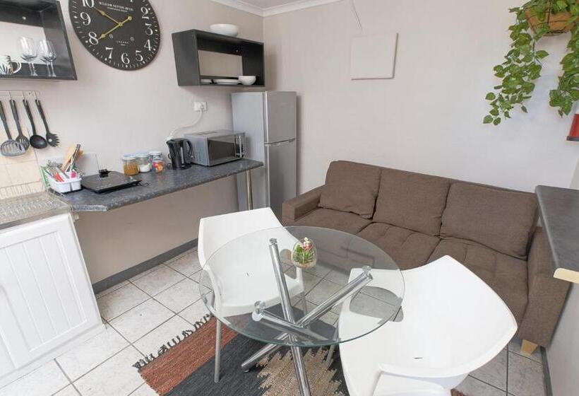 Семейное Студио, Royal Palms Guest House