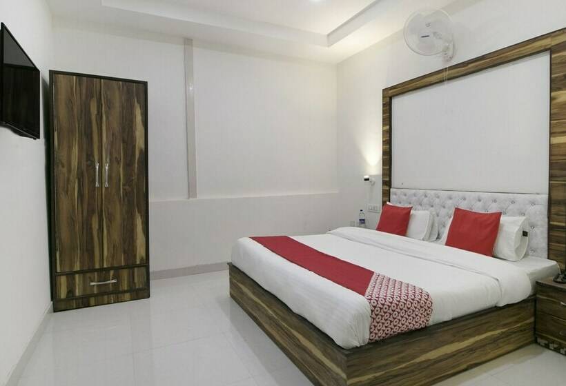 Номер Deluxe, Oyo 37441 Crown Resorts