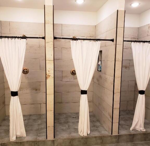 Номер Стандарт Четырехместный Совместный Санузел, Hostel Auberge Clarksdale
