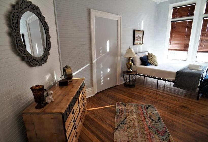 标准四人间共用浴室, Hostel Auberge Clarksdale