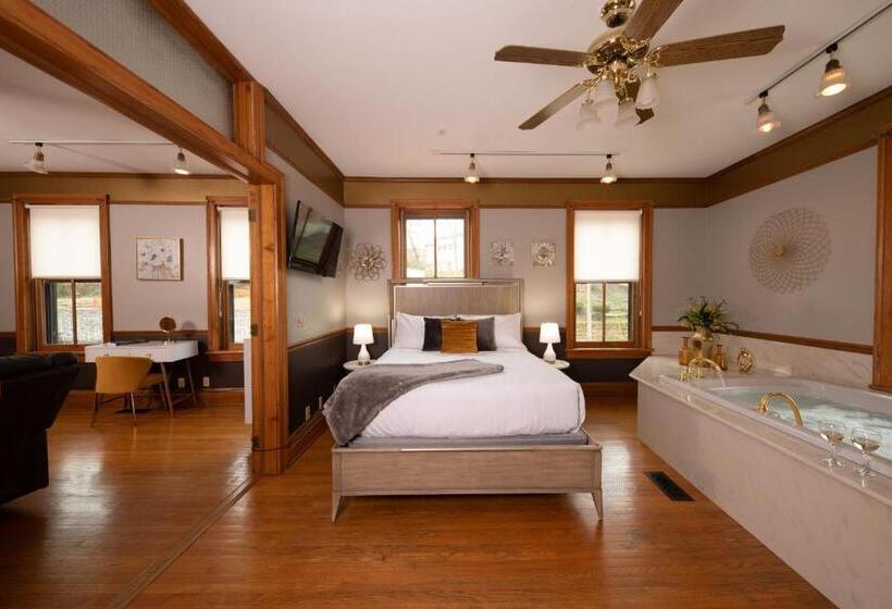 디럭스 스위트, Riverboat Suites
