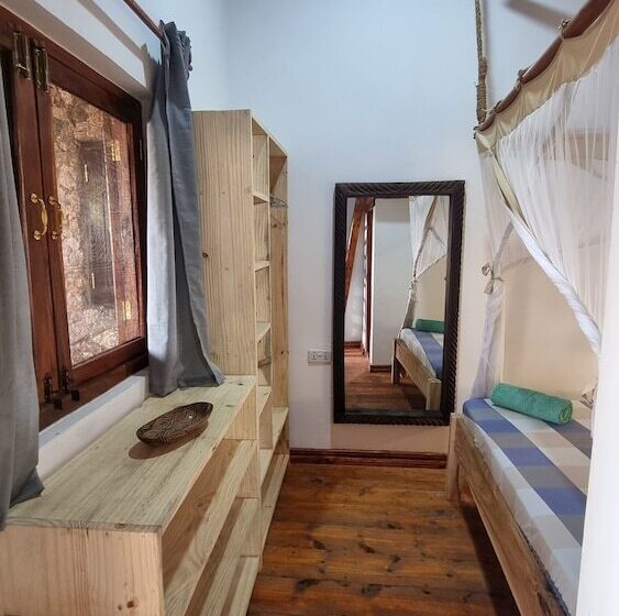 Трежместный Номер Economy, Salama & Mbuyuni Bungalows