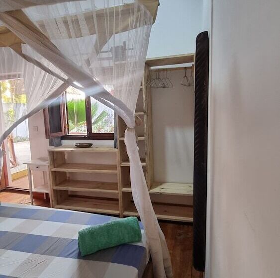 Трежместный Номер Economy, Salama & Mbuyuni Bungalows