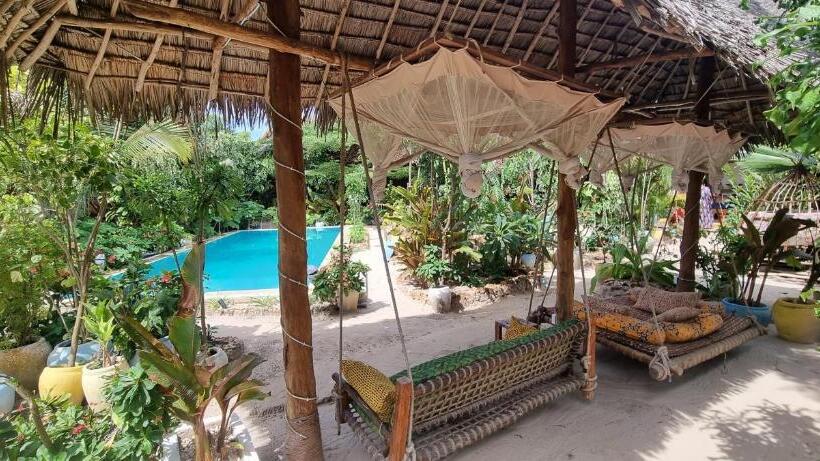 Трежместный Номер Economy, Salama & Mbuyuni Bungalows
