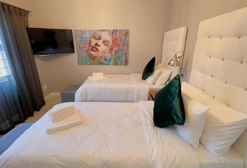 اتاق خانوادگی با چشم‌انداز دریا, Niche Guesthouse