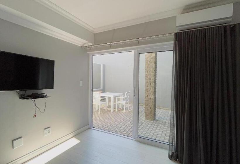 اتاق لوکس سه تخته, Niche Guesthouse