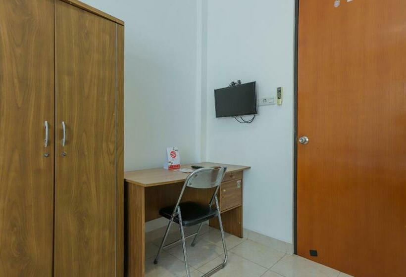 Quarto Estandar, Oyo 866 Idola Residence