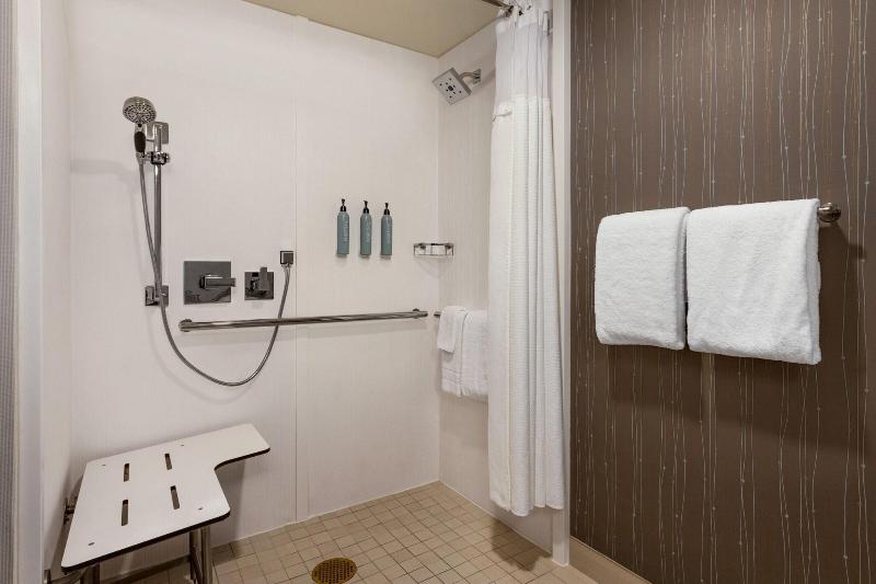스탠다드 룸 킹사이즈 침대, Courtyard Tupelo