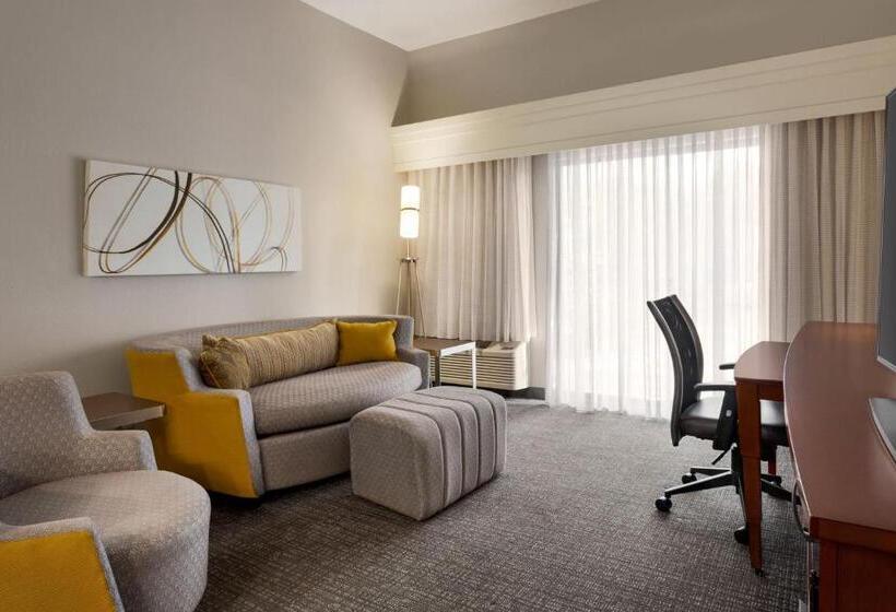 스위트 킹사이즈 침대, Courtyard Tupelo