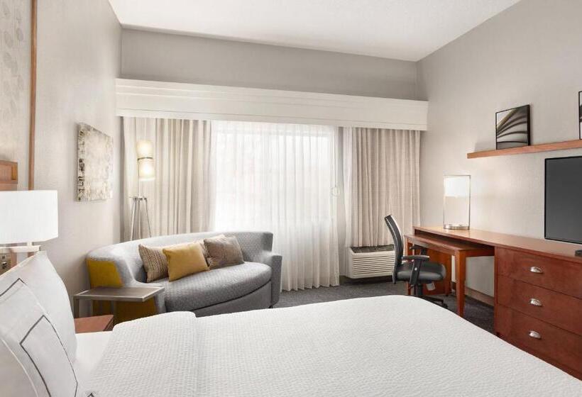 스위트 킹사이즈 침대, Courtyard Tupelo