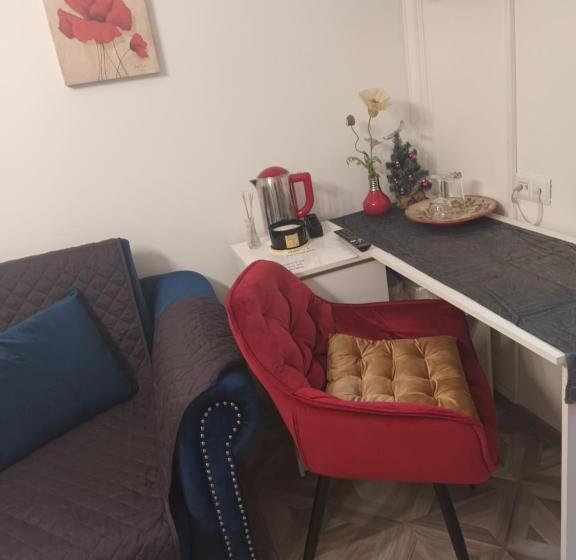 اتاق لوکس, Amaraz Center
