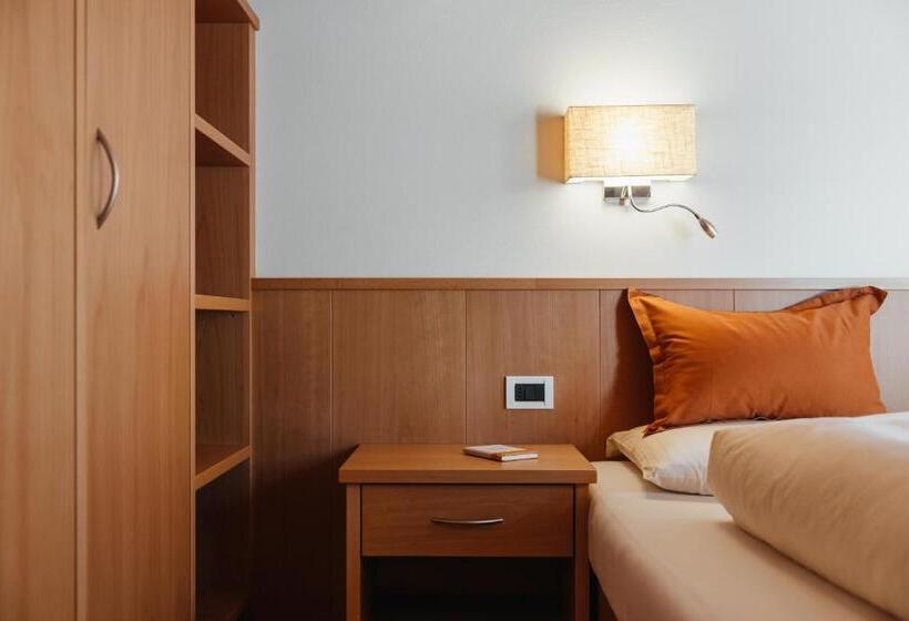 带2个卧室的公寓, Apartment Sotmarin