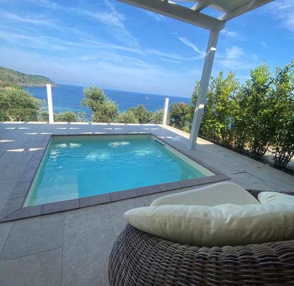 سوئیت جونیور با استخر, Resort Capo Bianco