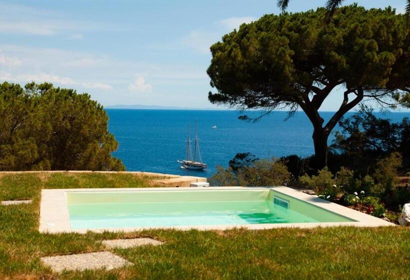 جناح مزود بحمام سباحة, Resort Capo Bianco