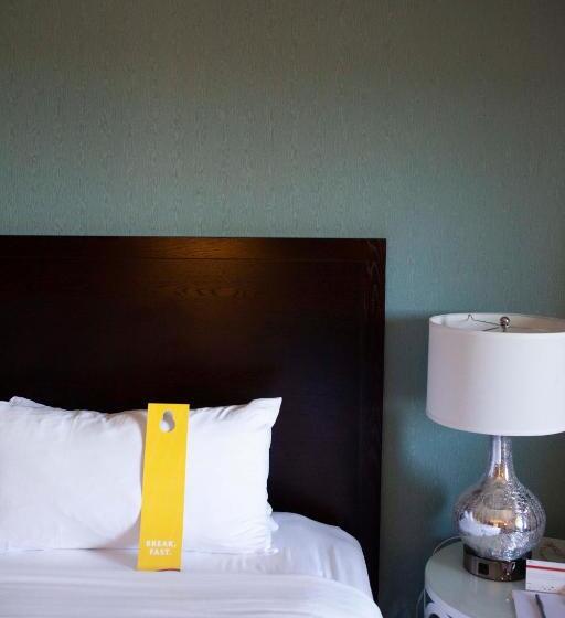 プールビュースタンダードルーム, Crowne Plaza Cabana Hotel, An Ihg
