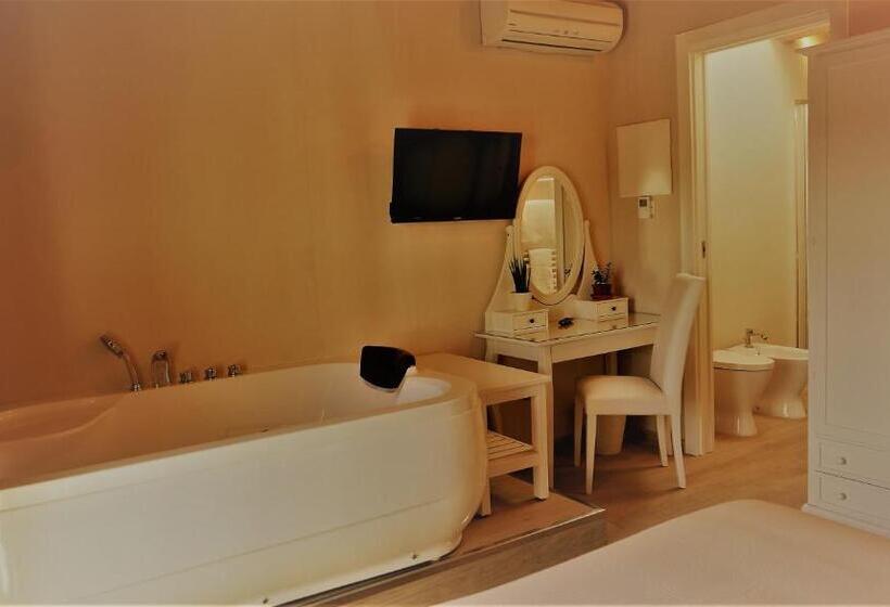 اتاق لوکس با وان آب گرم, Il Tiglio Jacuzzi&sauna