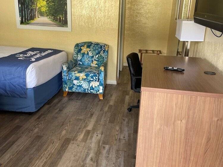 스탠다드 룸 더블 침대 2개, Days Inn By Wyndham Gainesville University