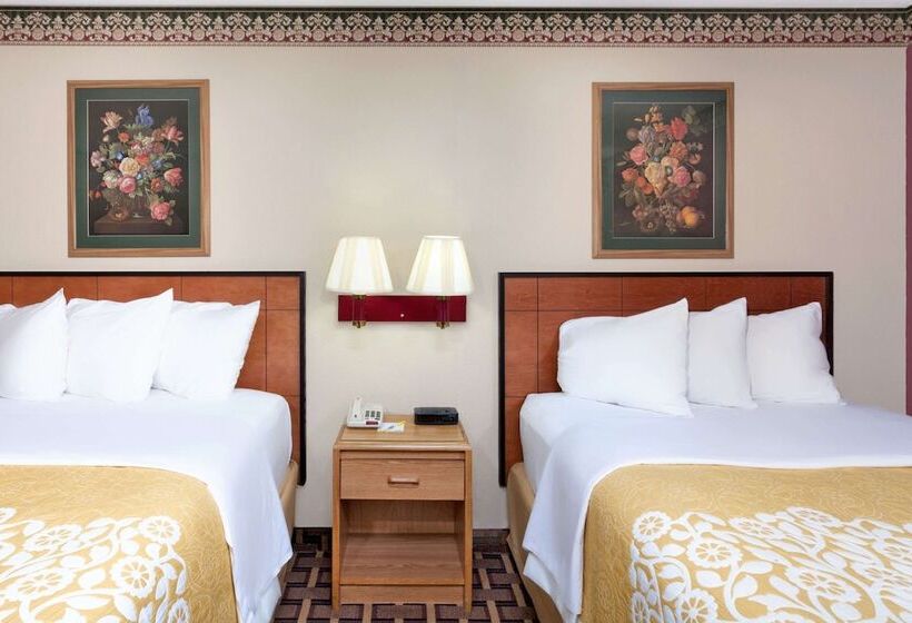 带2个双人床的标准工作室, Days Inn By Wyndham Lexington