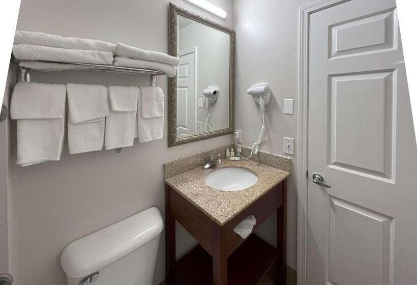 Люкс, Quality Inn Merrimack  Nashua